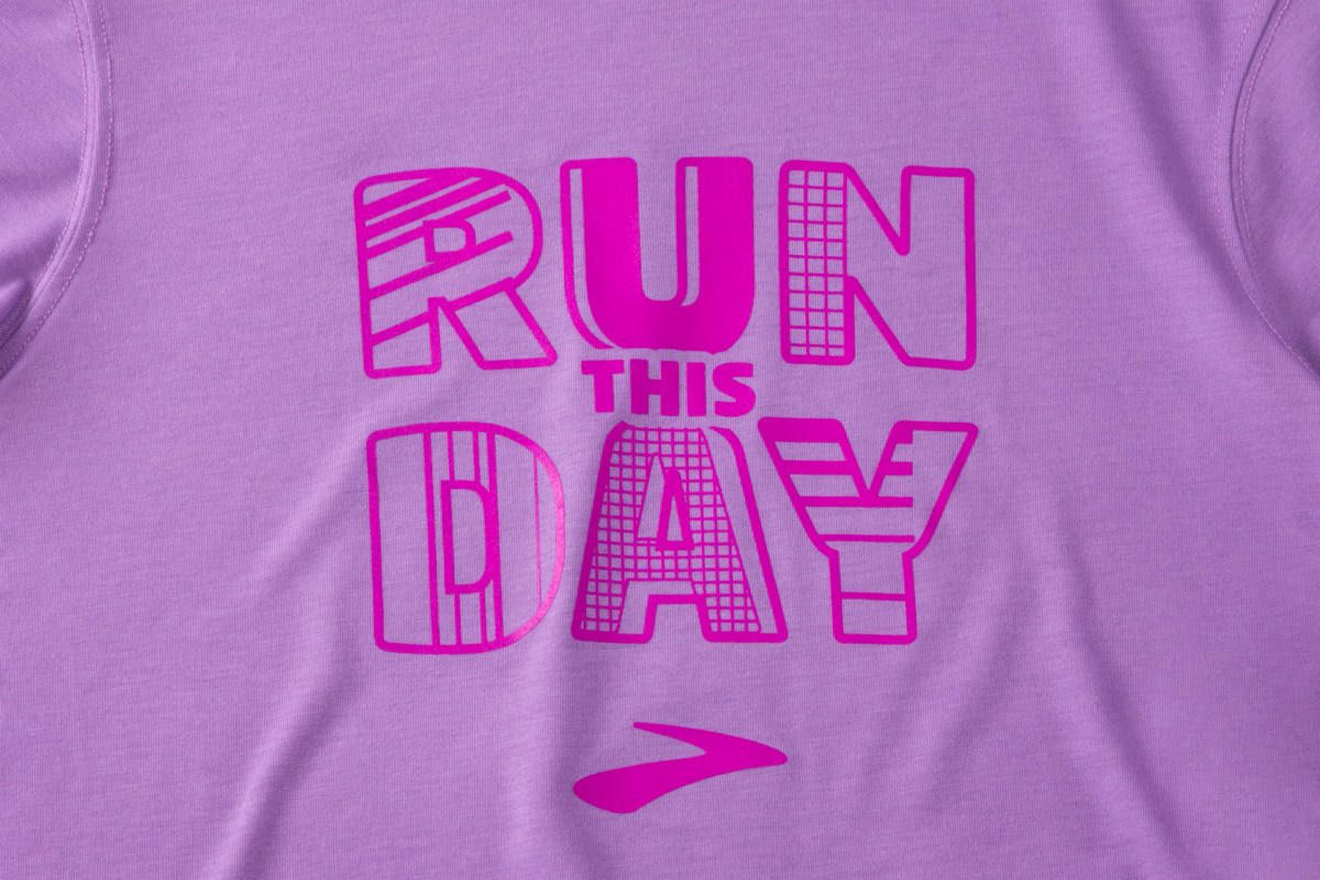 Women's Brooks Distance Graphic Long Sleeve - 221468-573